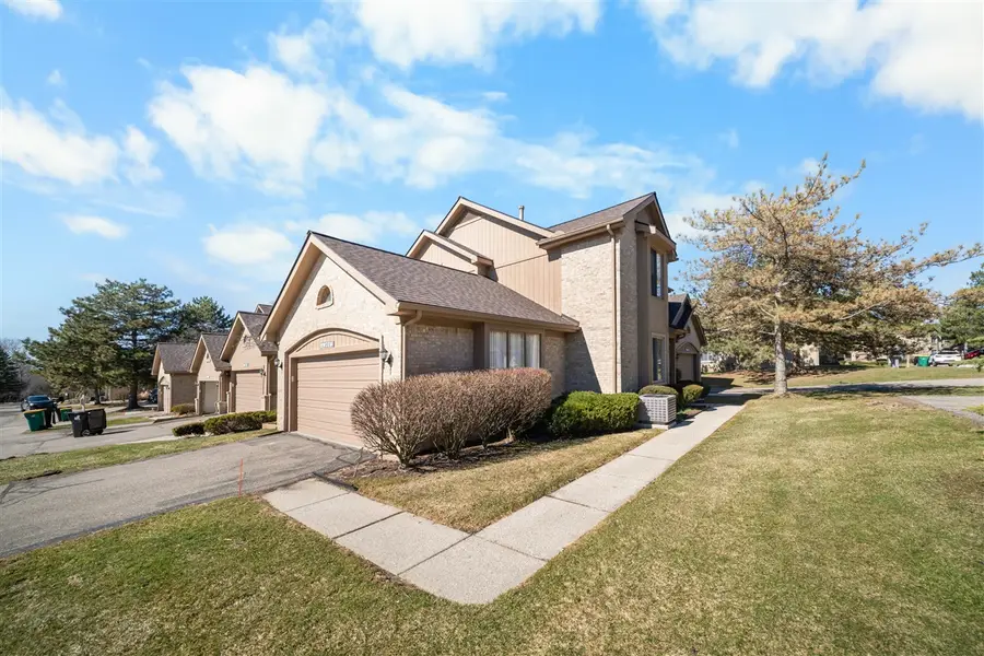 29776 Sierra Pointe, Farmington Hills, MI 48331 - #3