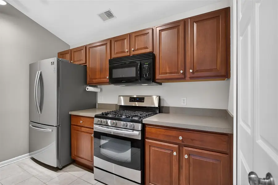 758 W Barrington, Jackson, MI 49203 - #3