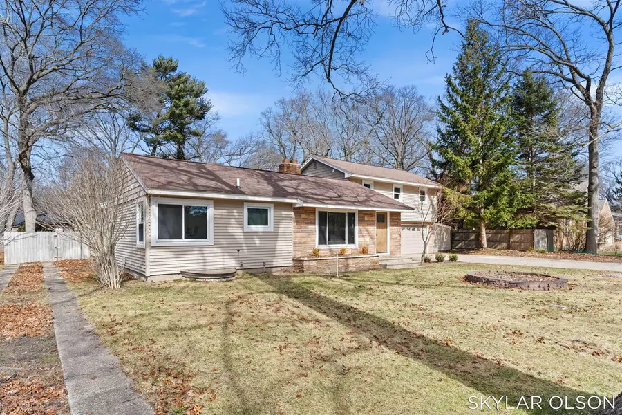 1924 Maryland, Norton Shores, MI 49441 - #3
