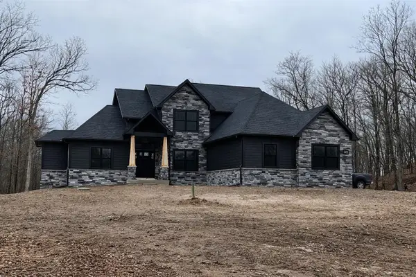 9939 White Tail, Saline, MI 48176