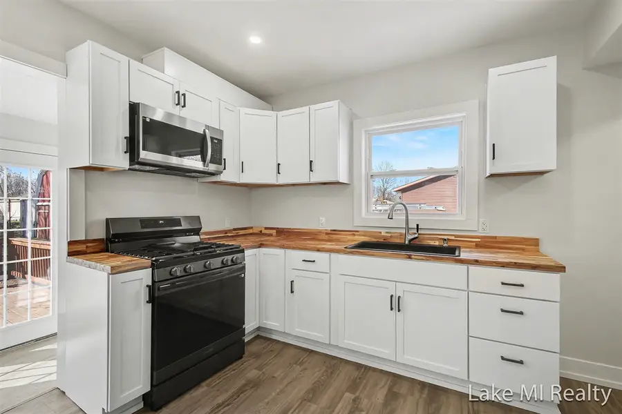 372 SE 60th, Grand Rapids, MI 49548 - #2