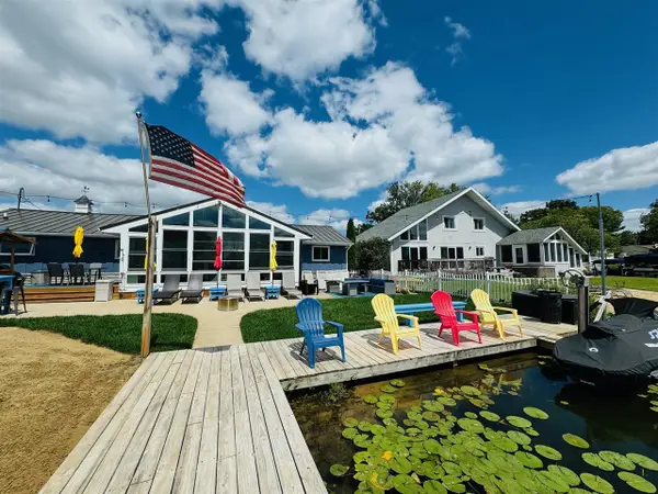 21557 Lake, Cassopolis, MI 49031