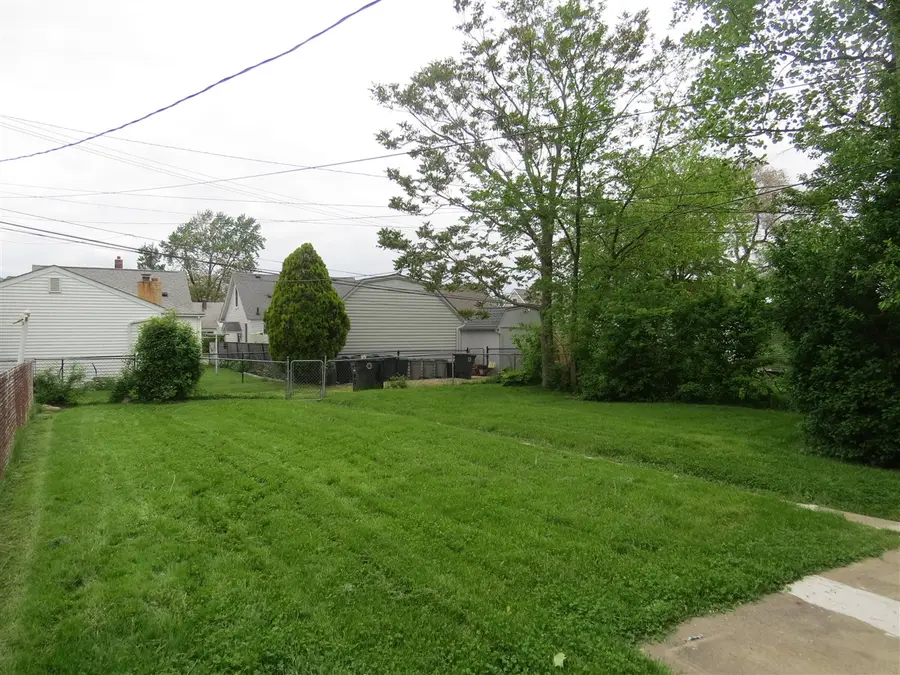 17538 Matthews, Riverview, MI 48193 - #3