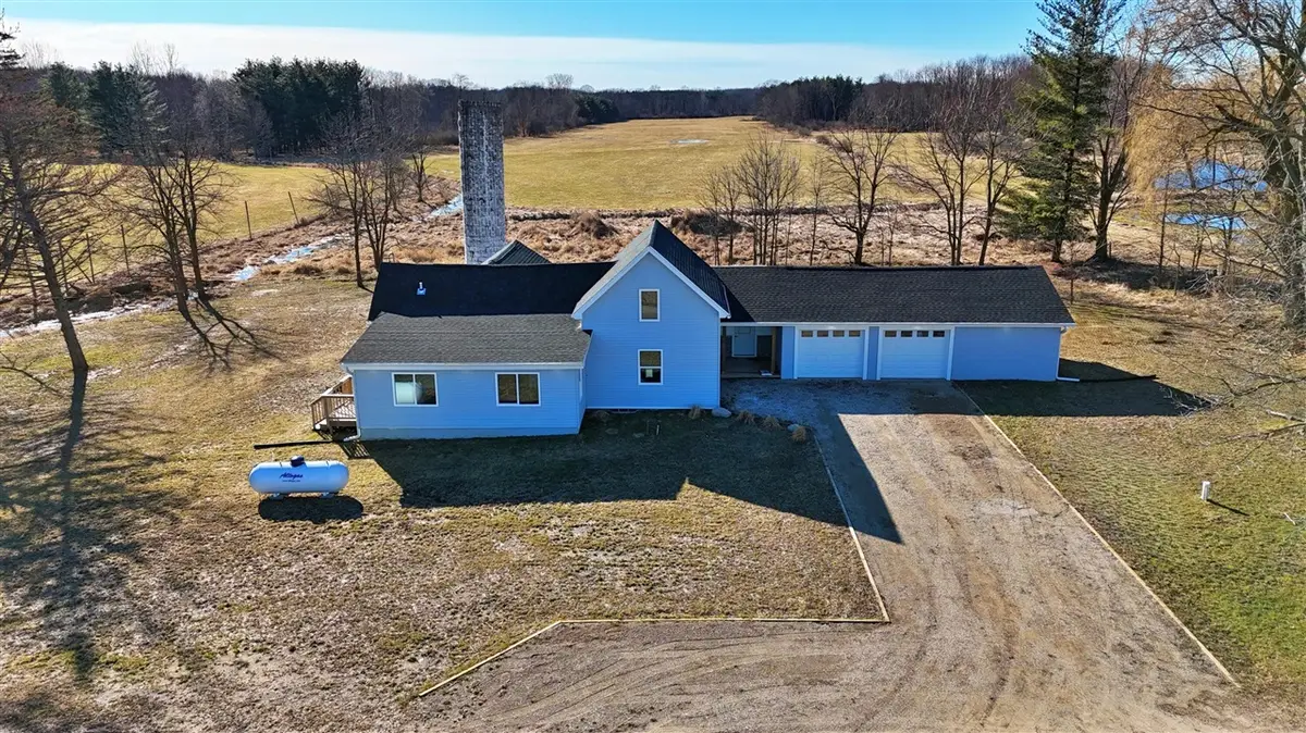 105 40th, Six Lakes, MI 48886 - #1