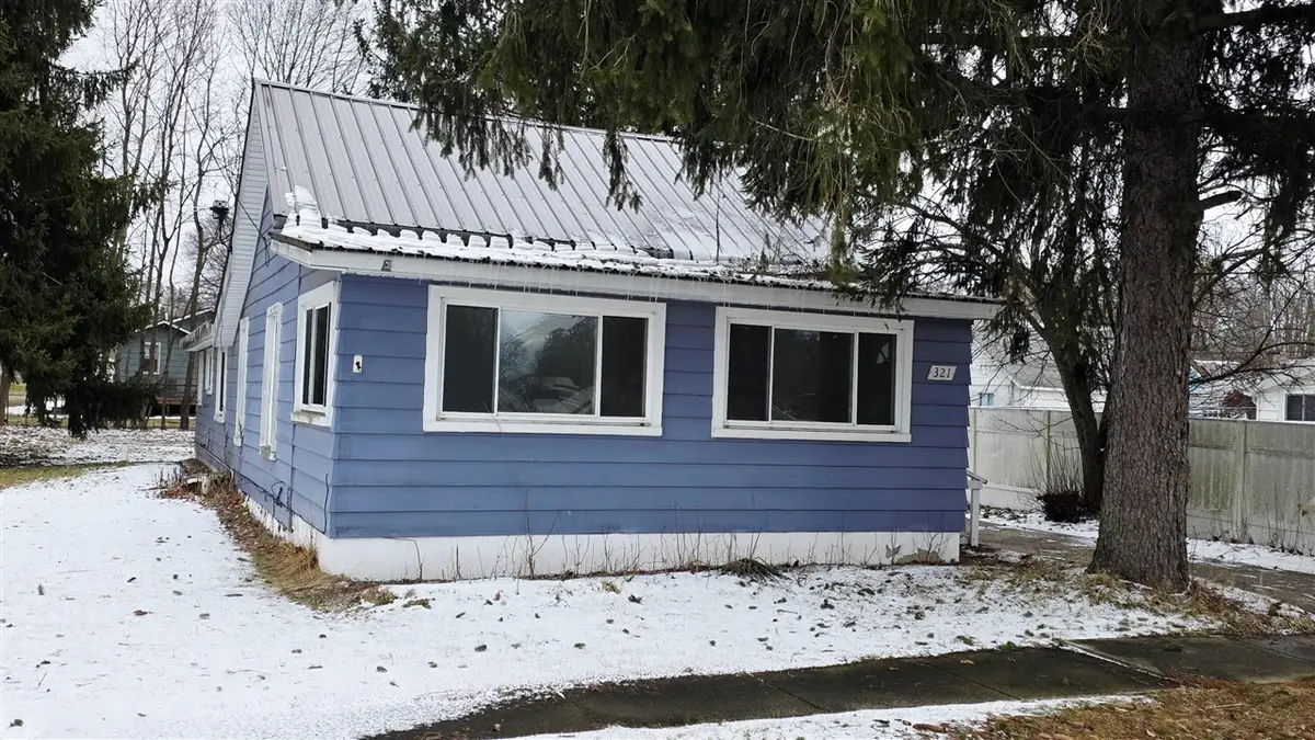 321 S 4th, Edmore, MI 48829 - #1