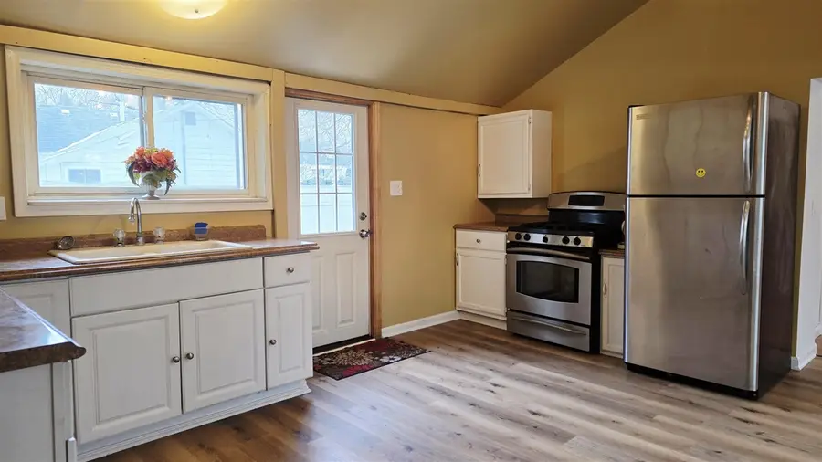 321 S 4th, Edmore, MI 48829 - #2