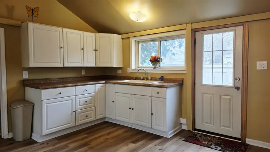 321 S 4th, Edmore, MI 48829 - #3