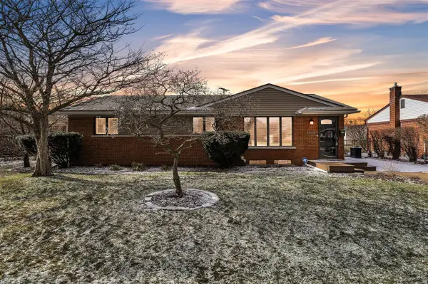 35901 Dover, Livonia, MI 48150