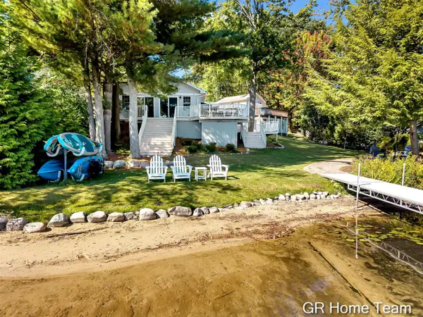 9444 W School Section Lake, Mecosta, MI 49332