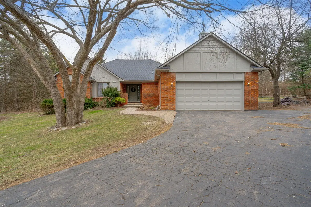 3300 Walton, Rochester, MI 48309 - #1