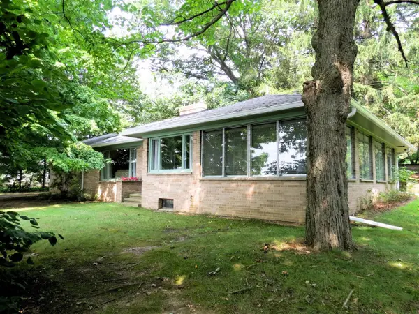 890 White Lake, Pleasant Lake, MI 49272