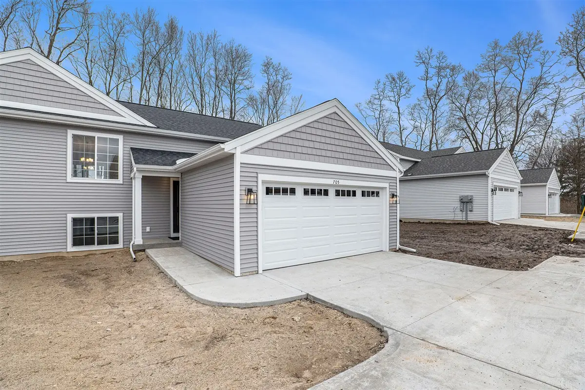 215 S Broadway, Middleville, MI 49333 - #1