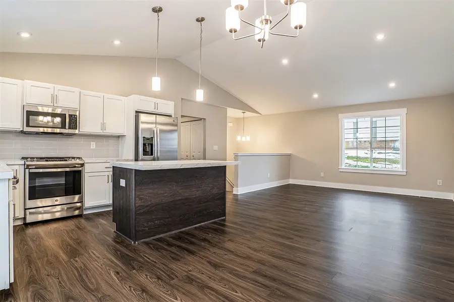 215 S Broadway, Middleville, MI 49333 - #3