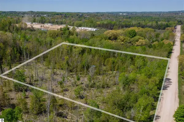 1436 Vanderlip, Traverse City, MI 49686