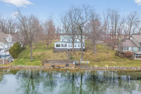 61305 Crooked Creek, Cassopolis, MI 49031