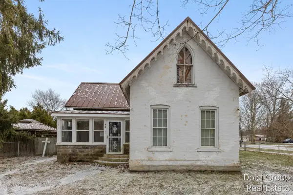 86 S Vosper, Saranac, MI 48881