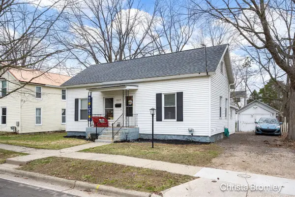 517 Front, Lowell, MI 49331