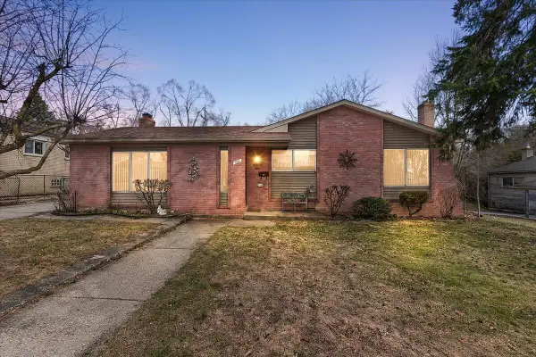 764 Manor, Milford, MI 48381