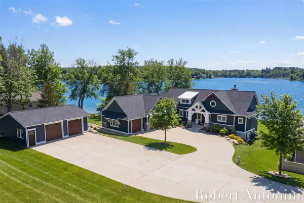 162 Lakeview, Wayland, MI 49348