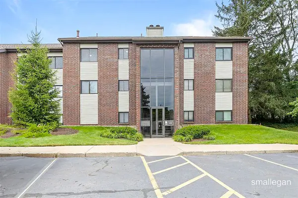 3406 Devonwood #E, Grand Rapids, MI 49525