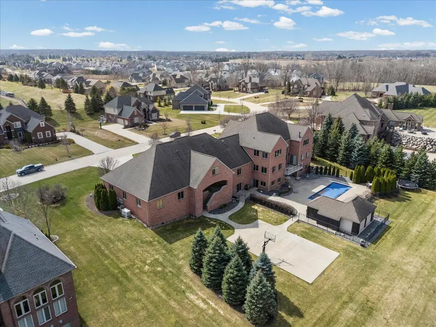 52960 Trailwood, South Lyon, MI 48178 - #2