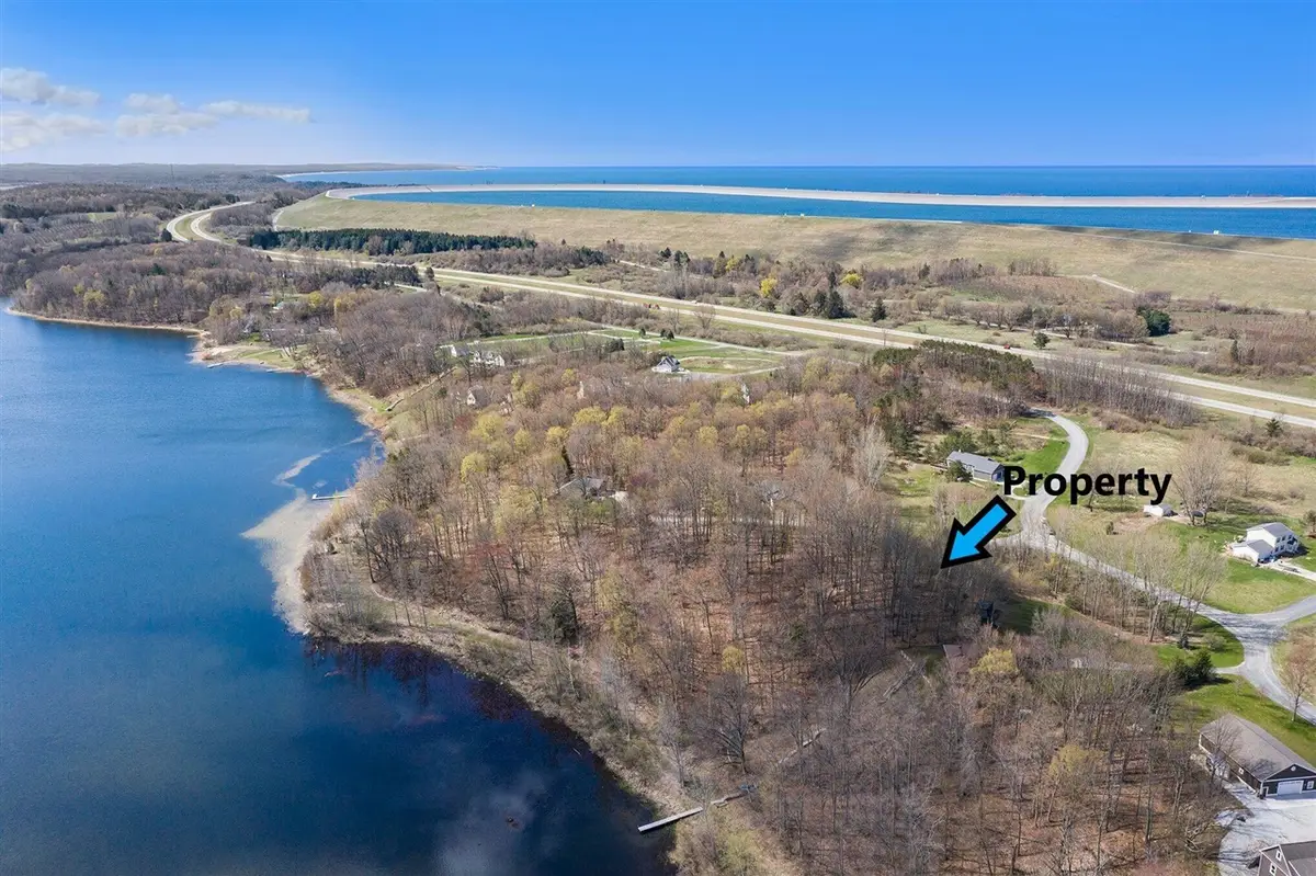 5424 W Oak Point, Ludington, MI 49431 - #1
