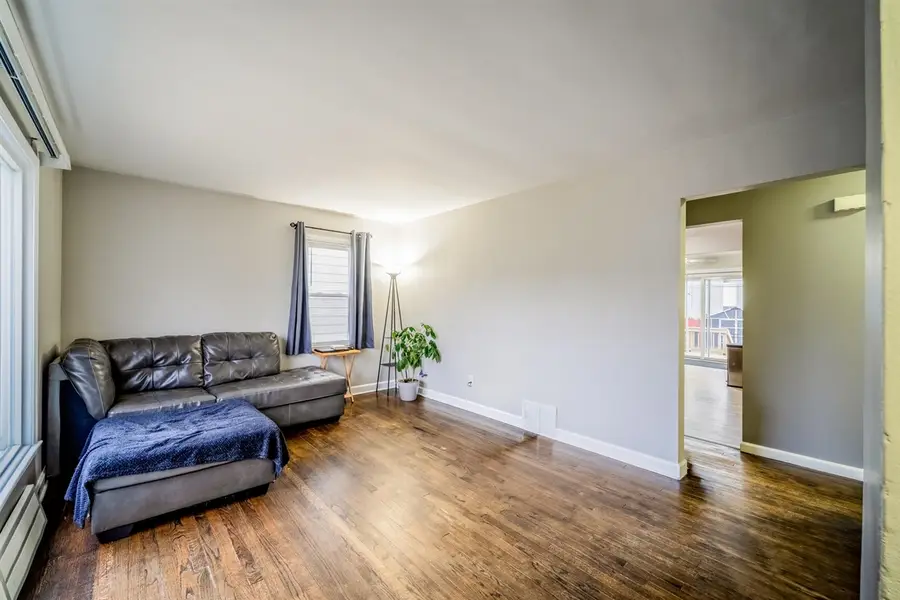 33963 Glover, Wayne, MI 48184 - #2