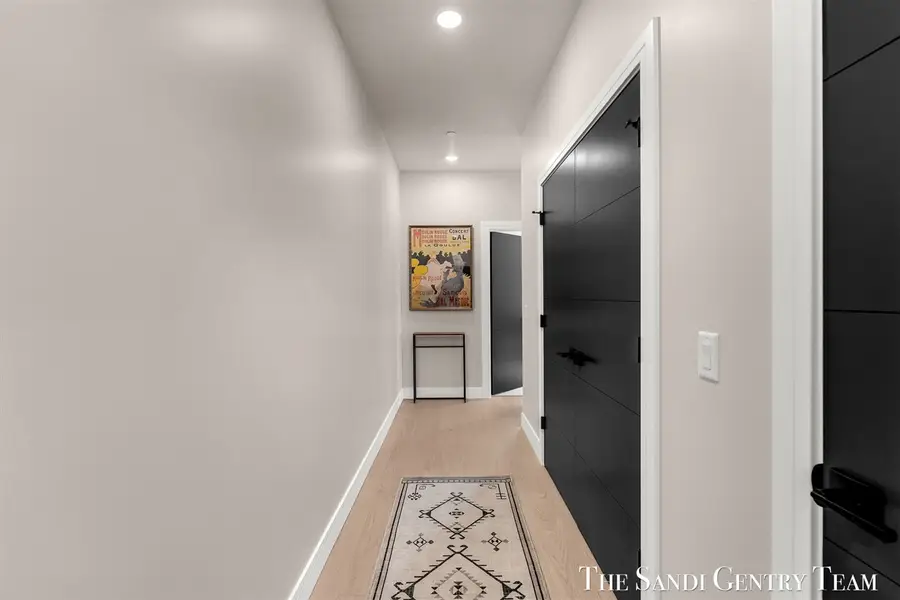 300 Washington #Unit 16, Grand Haven, MI 49417 - #3