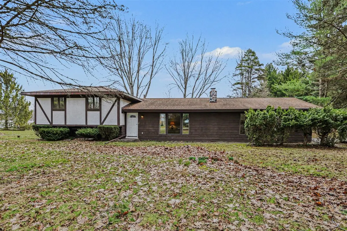 50507 Pleasant, Dowagiac, MI 49047 - #1