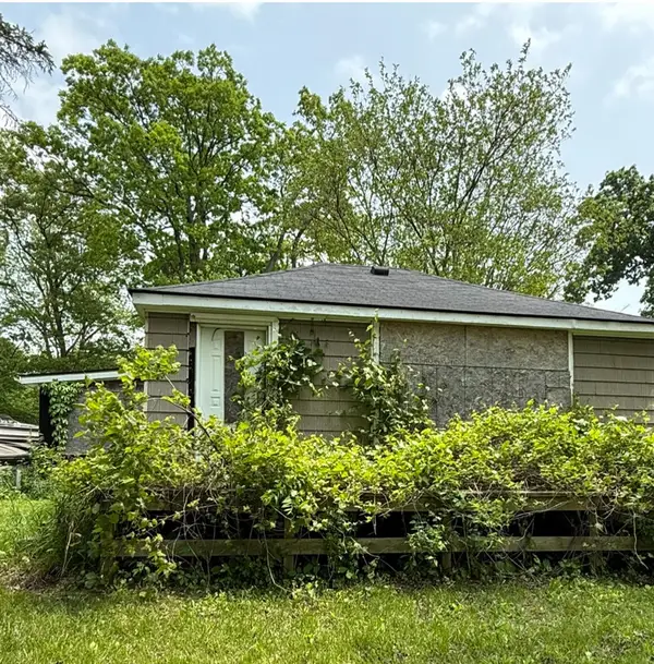 11108 Silver Lake, South Lyon, MI 48178