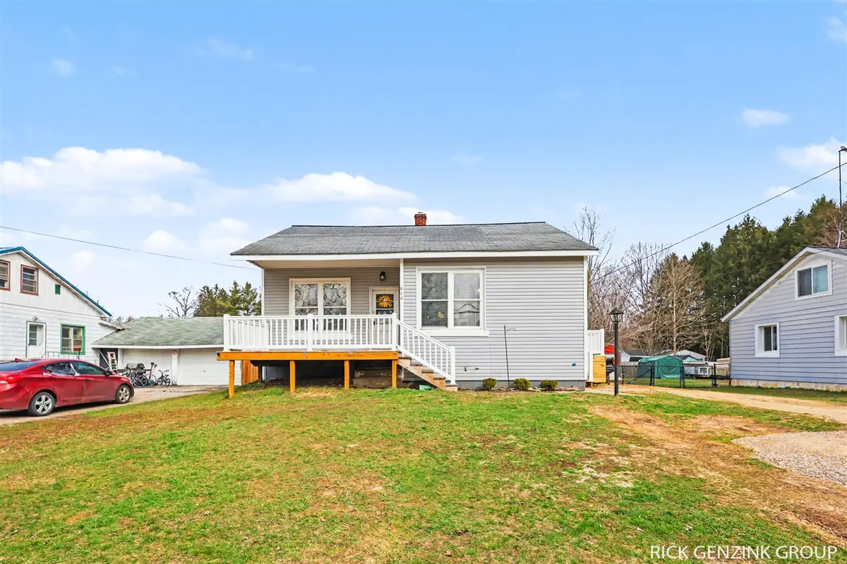614 W High, Bangor, MI 49013 - #1
