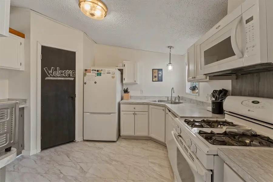 21864 Mccain, Edwardsburg, MI 49112 - #2