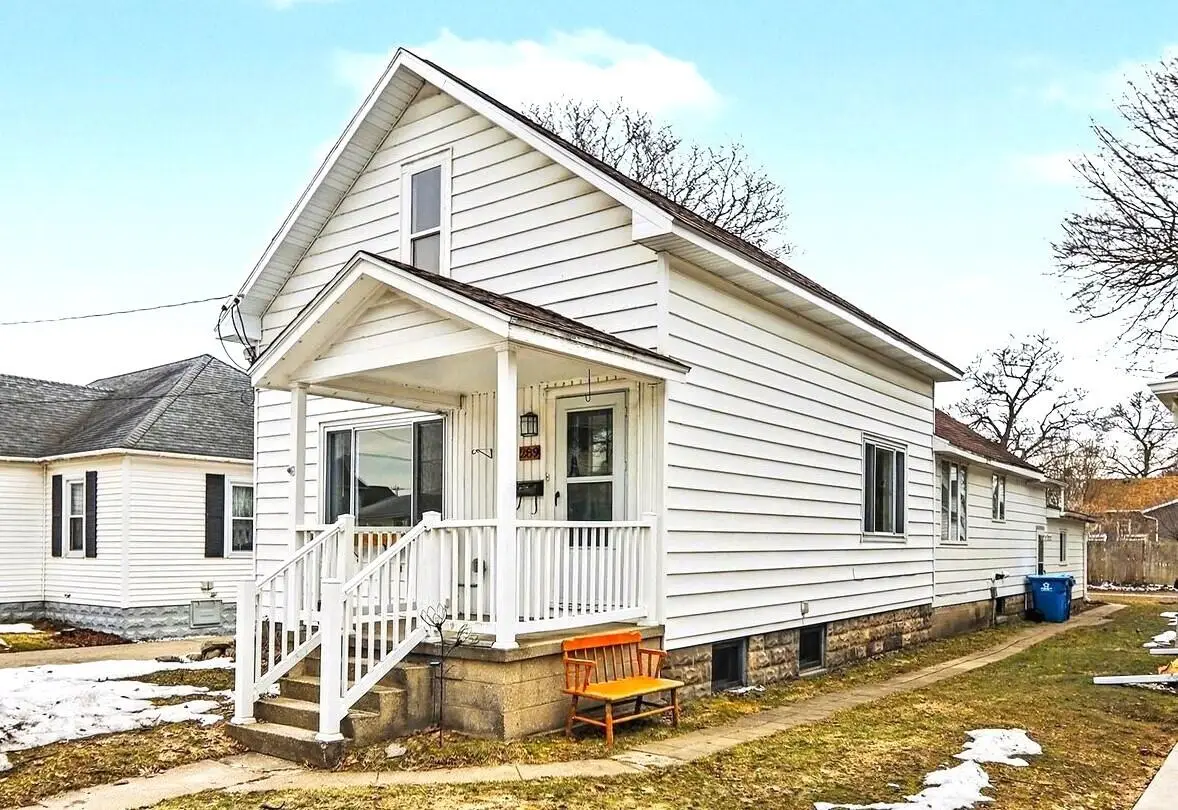 289 6th, Manistee, MI 49660 - #1