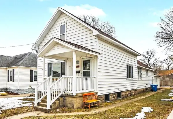 289 6th, Manistee, MI 49660