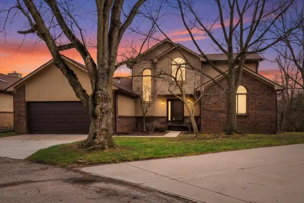 7513 Hickory Hill, West Bloomfield, MI 48322