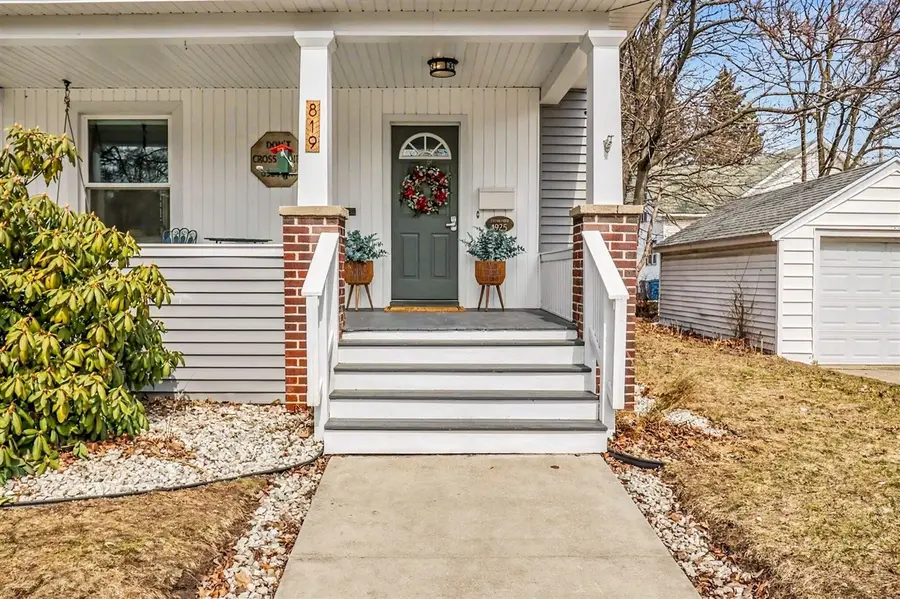 819 E Loomis, Ludington, MI 49431 - #3