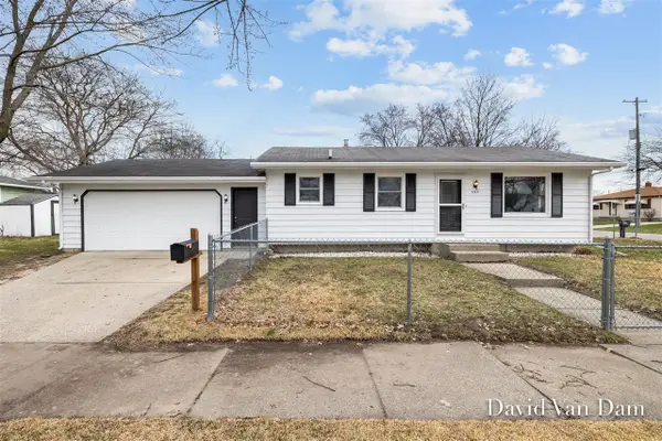 395 Farnham, Kentwood, MI 49548