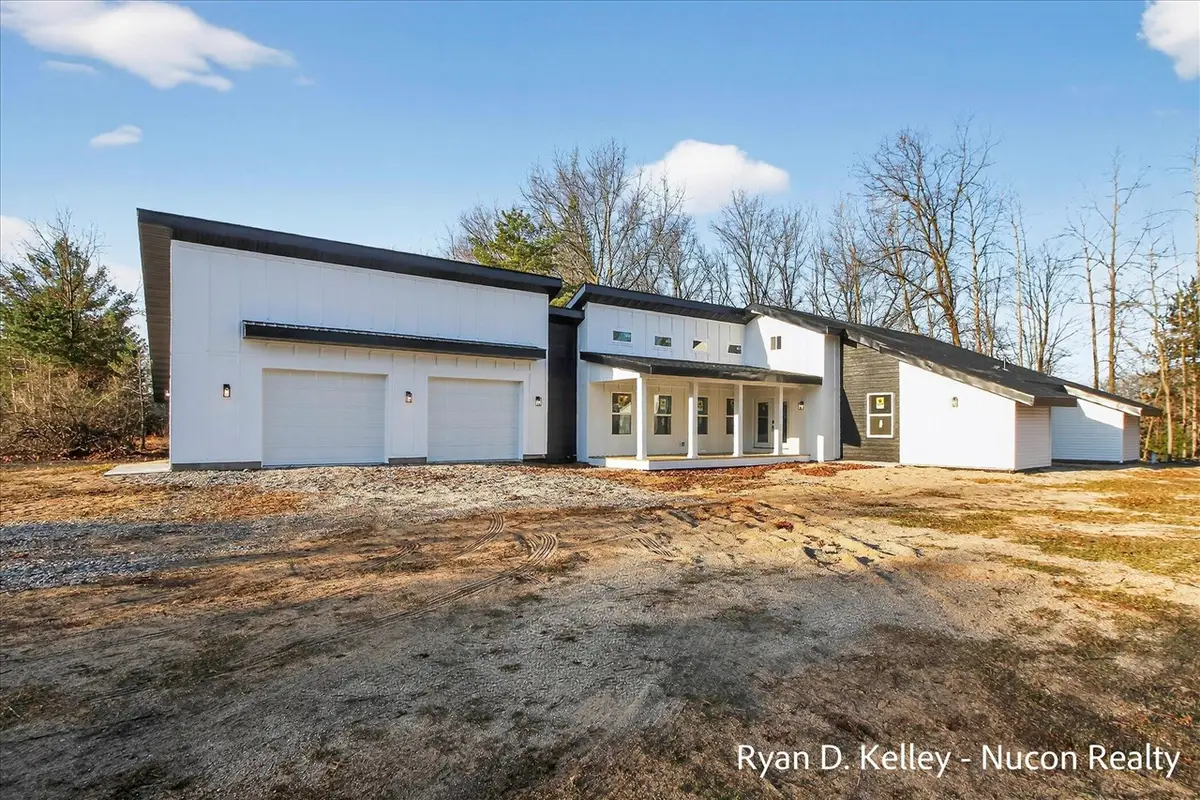 8411 Peninsula, Stanwood, MI 49346 - #1