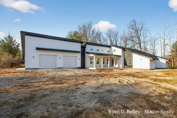 8411 Peninsula, Stanwood, MI 49346