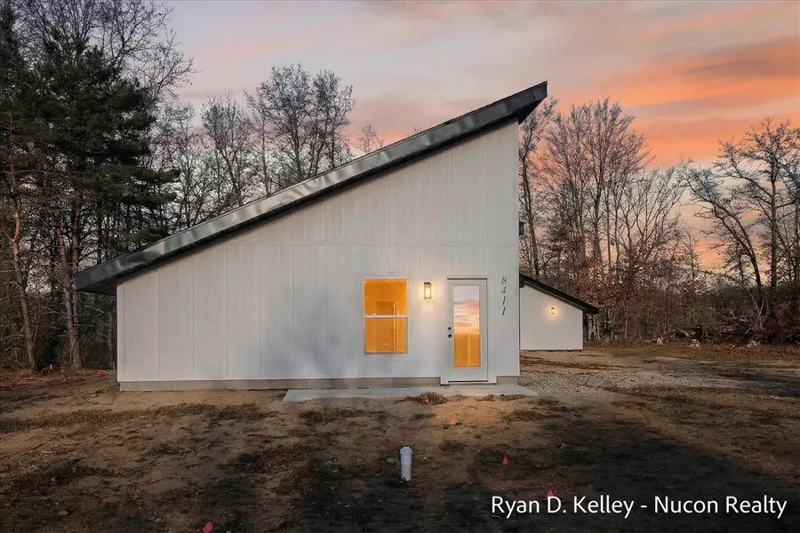 8411 Peninsula, Stanwood, MI 49346 - #3