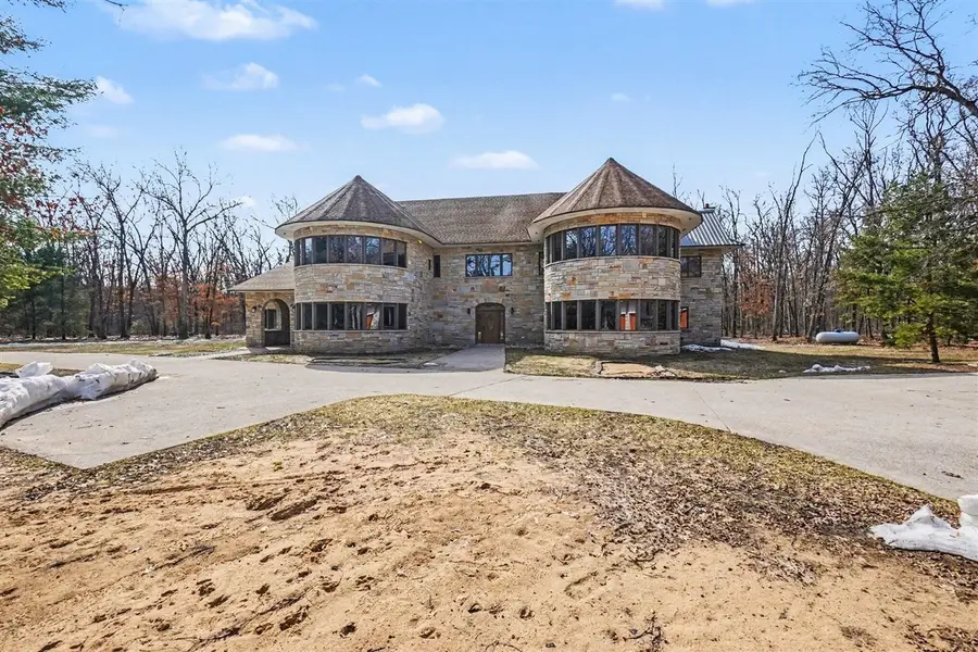 2404 W 10 1/2 Mile, Irons, MI 49644 - #2