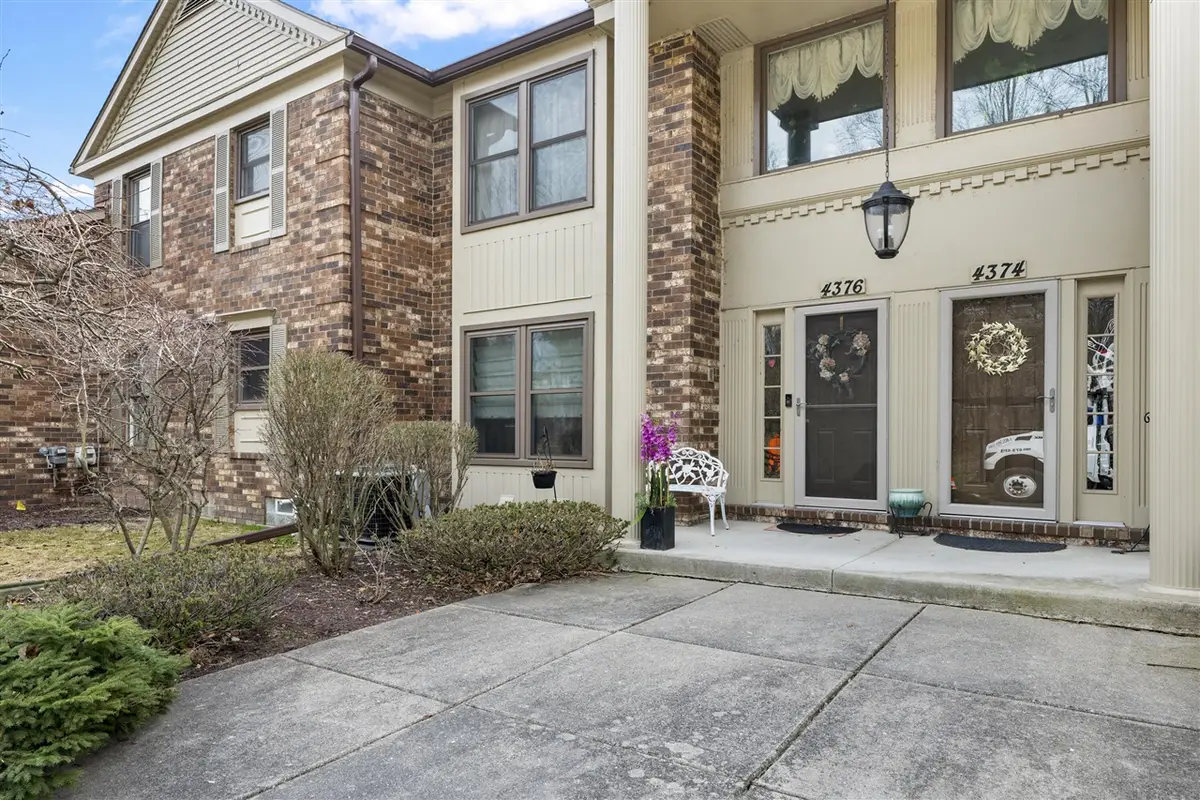 4376 Knightsbridge, West Bloomfield, MI 48323 - #1