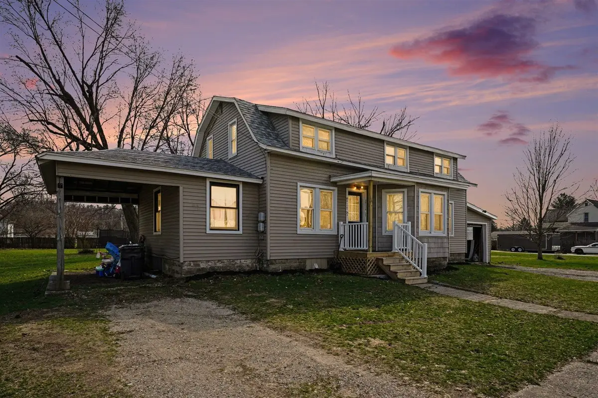229 WEST Union St, Lawton, MI 49065 - #1