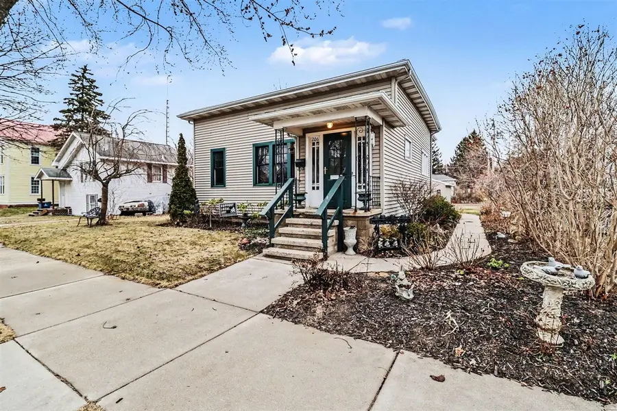 206 N James, Ludington, MI 49431 - #3