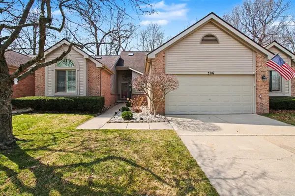 306 Pineknoll, Brighton, MI 48116