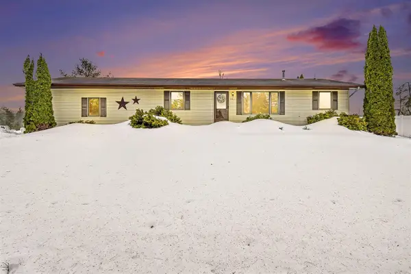 301 Ragen-bogen, Gaylord, MI 49735