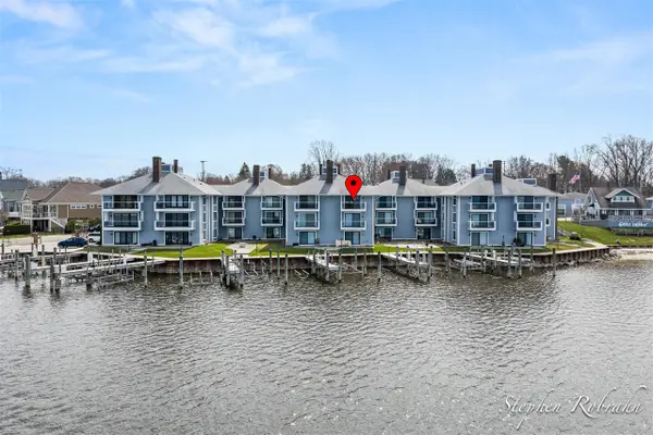 400 Lakeview #19C, Spring Lake, MI 49456