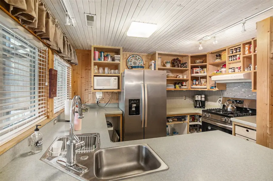 11422 Lakeshore, Lakeview, MI 48850 - #2