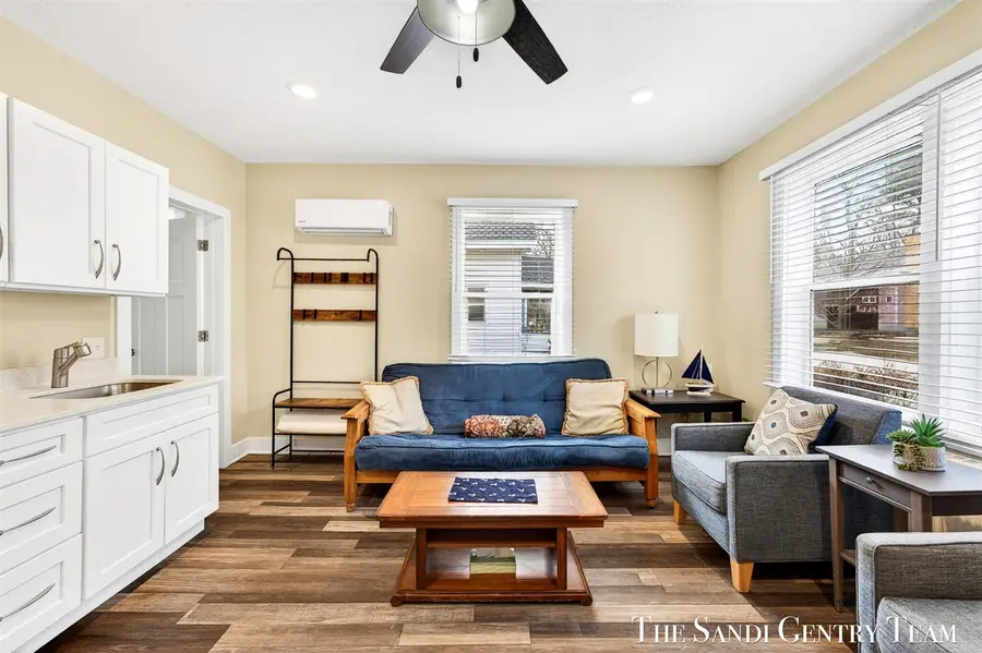 209 Clinton, Grand Haven, MI 49417 - #3