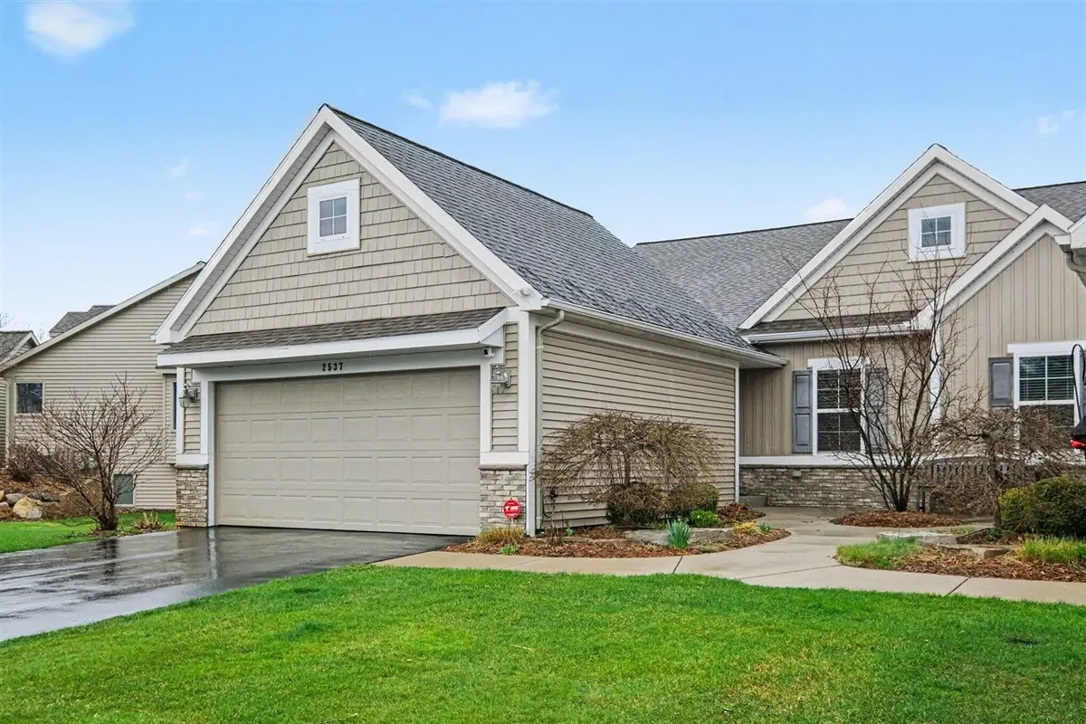 2537 SE Highridge Hills, Grand Rapids, MI 49546 - #1